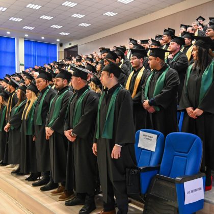 157 абсолвента от випуск 2024 г. на Минно-геоложки университет „Св. Иван Рилски“ хвърлиха шапки при дипломирането си 5