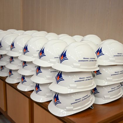 157 абсолвента от випуск 2024 г. на Минно-геоложки университет „Св. Иван Рилски“ хвърлиха шапки при дипломирането си 7